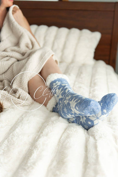 Non-Slip Sherpa Lined Socks - Light Blue w White Snowflakes RTS